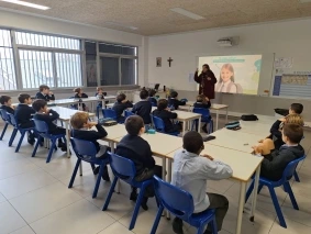 HY 2.&ordm; ano Dos p&eacute;s a cabe&ccedil;a 1